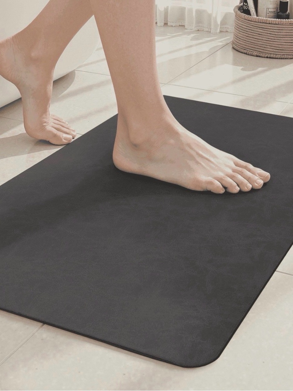 Vunate Fast-Drying Rubber Bath Mat 16” x 24” – Non-Slip, Super Absorbent – Black